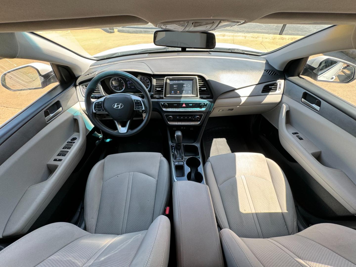 2019 WHITE HYUNDAI SONATA SE (5NPE24AFXKH) , located at 5900 E. Lancaster Ave., Fort Worth, TX, 76112, (817) 457-5456, 0.000000, 0.000000 - Photo#18